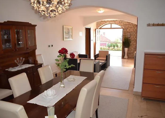 With Wifi Sveti Filip I Jakov, Biograd - 4299 * Свети-Филип-и-Яков
